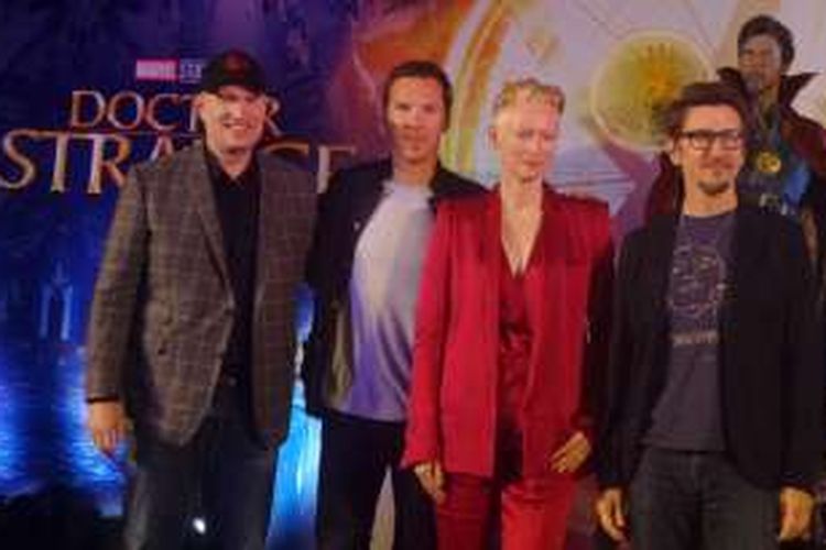 Presiden Marvel Studios Kevin Feige, Benedict Cumberbatch, Tilda Swinton, dan sutradara Scott Derrickson usai jumpa pers film Doctor Strange di Ballroom The Ritz Carlton, Kowloon, Hong Kong, Kamis (13/10/2016).