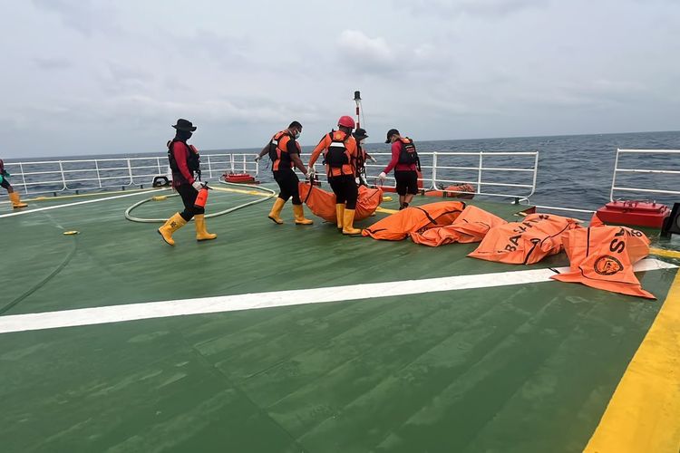 Evakuasi 7 Jenazah KM Virgo dari Kalteng Pakai 2 Helikopter, Pilot Terkendala Kabut Asap