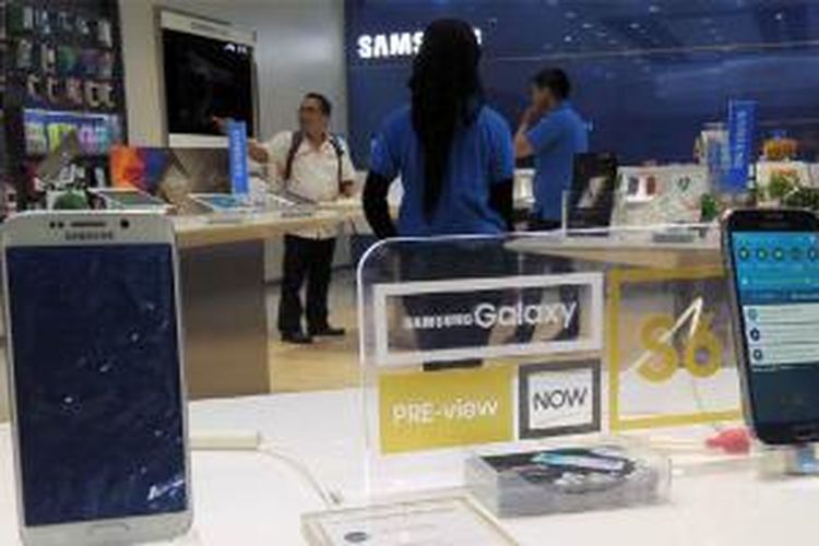 Galaxy S6 sudah dicoba di beberapa Samsung Experience Store di Jakarta mulai hari ini, Selasa (31/3/2015).