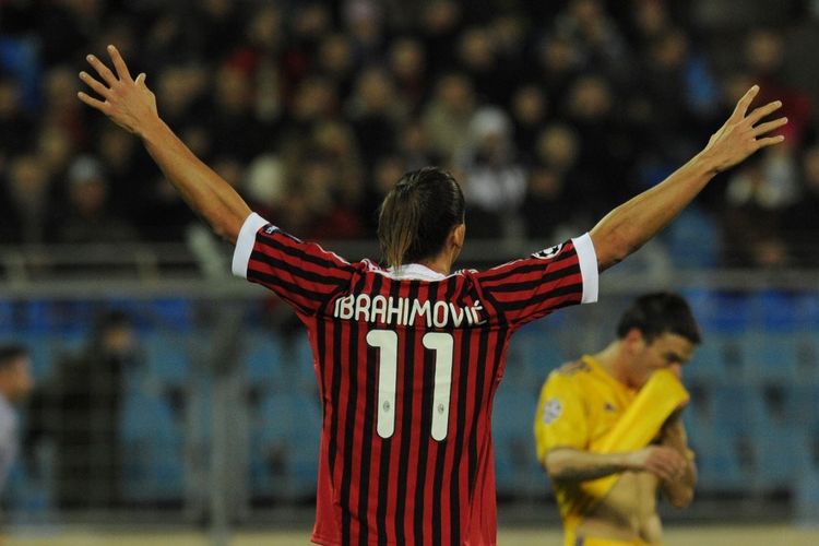 Penyerang AC Milan, Zlatan Ibrahimovic, merayakan gol ke gawang BATE Borisov pada laga Liga Champions di Minsk, Belarus, pada 1 November 2011.