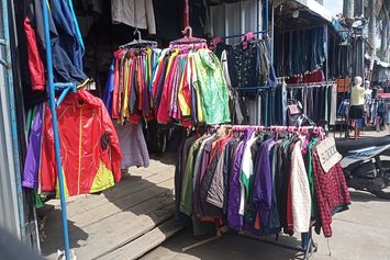 Thrifting Impor Ilegal Dilarang, Ini Solusi KemenKopUKM untuk Pedagang Terdampak