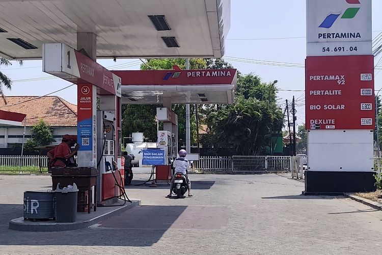 Antrean BBM Mengular di Bangkalan, Pemkab Surati Pertamina Minta Penjelasan