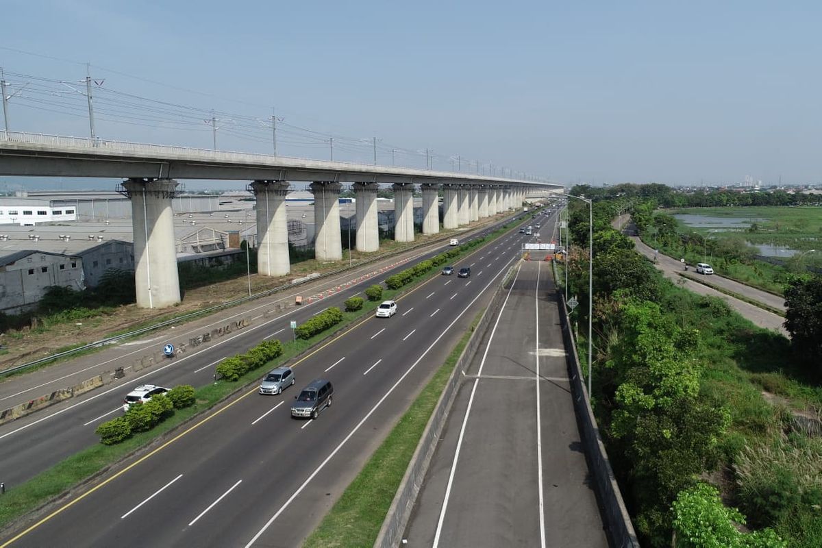 Kementerian PUPR membuka fungsional Jalan Akses Tol Gedebage KM 149 Jalan Tol Padalarang-Cileunyi (Padaleunyi) untuk mendukung kelancaran arus mudik Lebaran 2023 di Jawa Barat. 