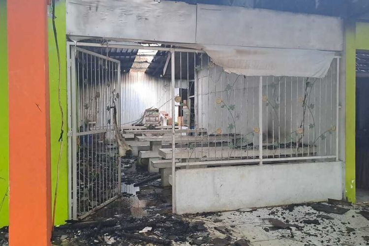Salah satu ruangan kantin yang hangus terbakar di MAN 1 Makassar, Jalan Talasalapang, Kecamatan Rappocini, Kota Makassar, Sulsel, Rabu (29/11/2023).