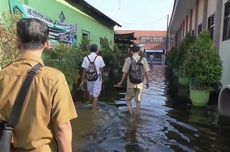 Banjir Tak Kunjung Surut, Ratusan Siswa di Sidoarjo Belajar Daring