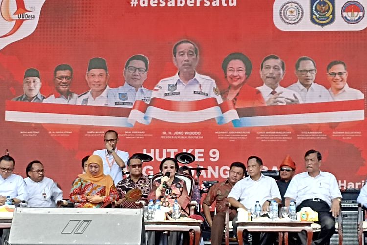 Presiden Kelima, Megawati Soekarnoputri meminta para kepala desa memperhatikan Presiden Joko Widodo yang badannya menjadi kurus dan kering karena pusing memikirkan negara, Minggu (19/3/2023).