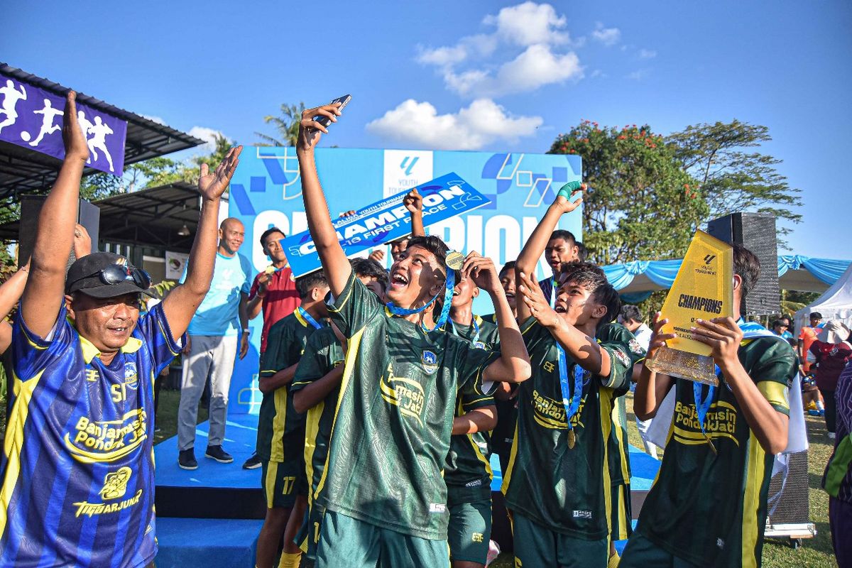 Momen perayaan gelar juara LaLiga Youth Tournament 2024 yang digelar di Daerah Istimewa Yogyakarta.