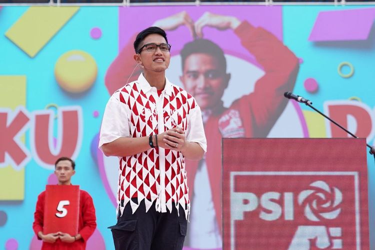 Ketua Umum Partai Solidaritas Indonesia (PSI) Kaesang Pangarep saat memberikan sambutan pada acara HUT PSI di Stadion Jatidiri Semarang, Jawa Tengah. 