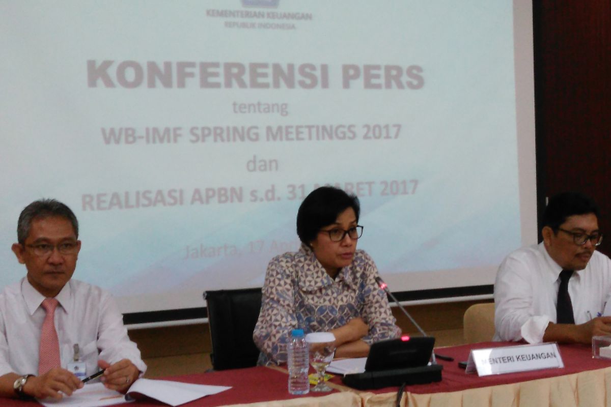 Menteri Keuangan Sri Mulyani dalam konfrensi pers di BPPK Kementerian Keuangan, Jakarta Selatan, Senin (17/4/2017).