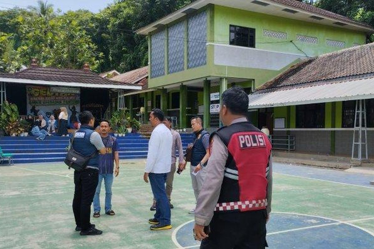Siswa SMK di Bandung Barat meninggal saat pentas seni, Kamis (20/2/2025). Polres Cimahi kini tengah menyelidiki kejadian tersebut. 
