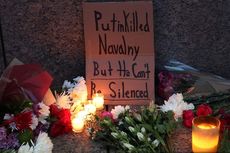 Warga Rusia Diam-diam Letakkan Bunga untuk Kenang Pemimpin Oposisi Alexei Navalny