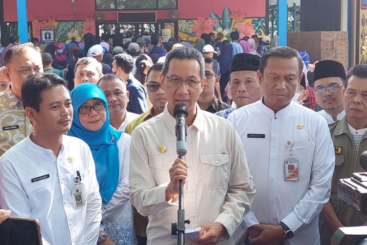 Penjabat Gubernur DKI Jakarta Heru Budi Hartono di Kebagusan, Pasar Minggu, Jakarta Selatan, Jumat (14/4/2023).
