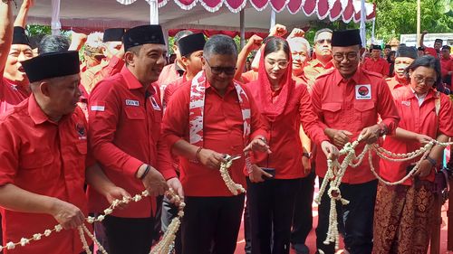 Hasto Resmikan Kantor PDI-P Pacitan, 750 Meter dari Museum SBY Ani