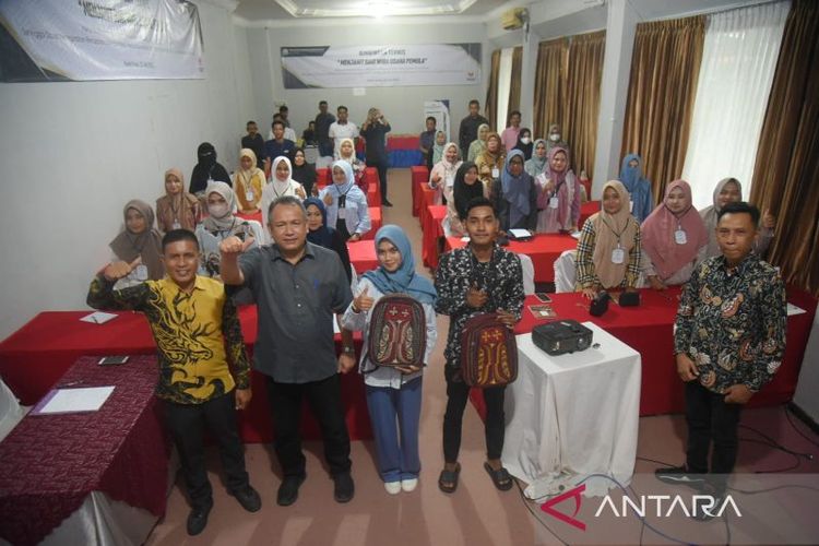 Pelaku UMKM pemula mengikuti pelatihan menjahit yang digelar Dinas Koperasi dan Usaha Kecil Menengah (UKM) Aceh.