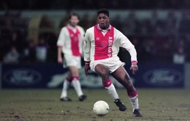 Patrick Kluivert saat memperkuat klub Ajax, Belanda (1994).