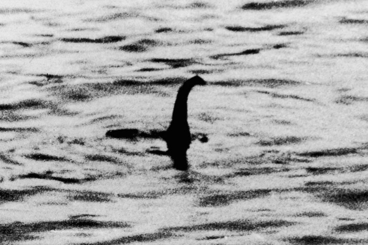 Ilustrasi Loch Ness