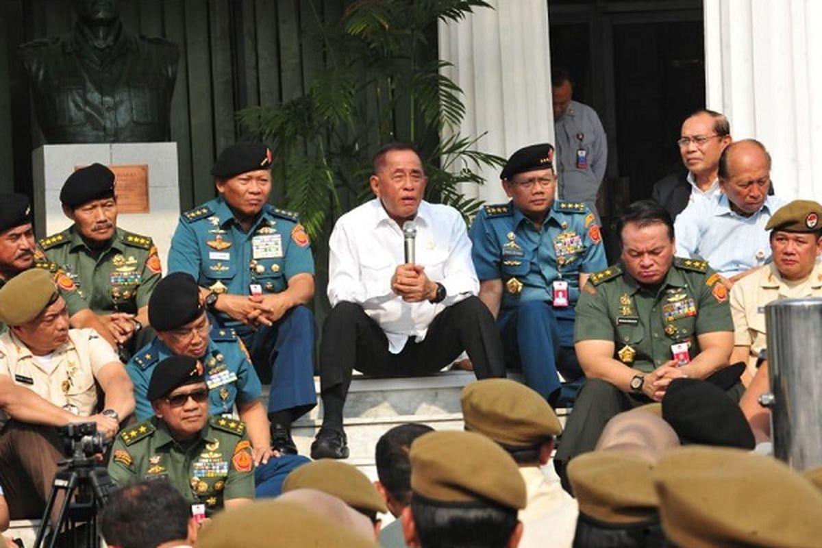 Menteri Pertahanan Ryamizard Ryacudu saat menggelar apel khusus akhir tahun 2019 bersama seluruh pegawai Kementerian Pertahanan (Kemhan), di Kantor Kemhan, Senin (14/10/2019).