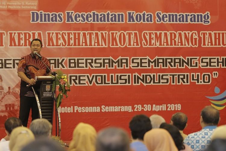 Wali Kota Semarang Hendrar Prihadi memberikan sambutan dalam Rapat Kerja Kesehatan (Rakerkes) Kota Semarang Tahun 2019 di Hotel Pesonna Semarang, Senin (29/4/2019.