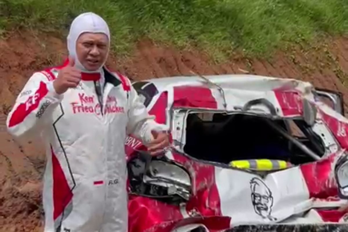 Ketua MPR Bambang Soesatyo usai kecelakaan di ajang balap rally Meikarta, Sabtu (27/11/2021). 