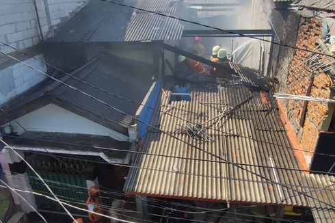 Rumah 2 Lantai Terbakar di Koja, 11 Mobil Damkar Diterjunkan
