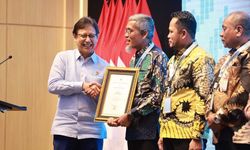 Intervensi Spesifik Stunting Terbaik, Pemprov Jateng Terima Penghargaan dari Kemenkes