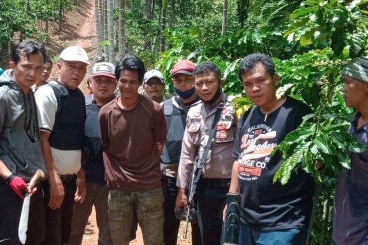Pelaku pembacokan ayah kandung ditangkap polisi di Lampung Utara, Rabu (8/4/2020). 