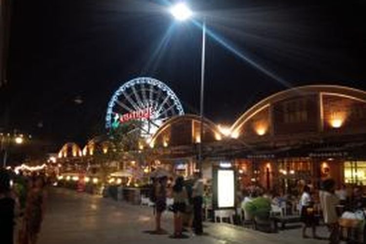 Asiatique The River Front di pinggiran Sungai Chao Praya, Bangkok, Thailand. 