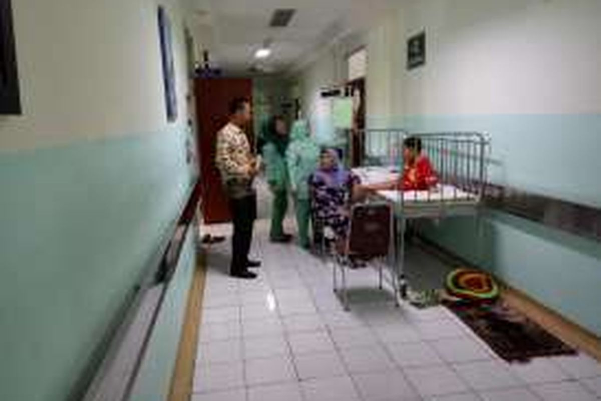 Cerita Ibu yang Anaknya Dirawat di Lorong RSUD Depok karena DBD Halaman all  - Kompas.com