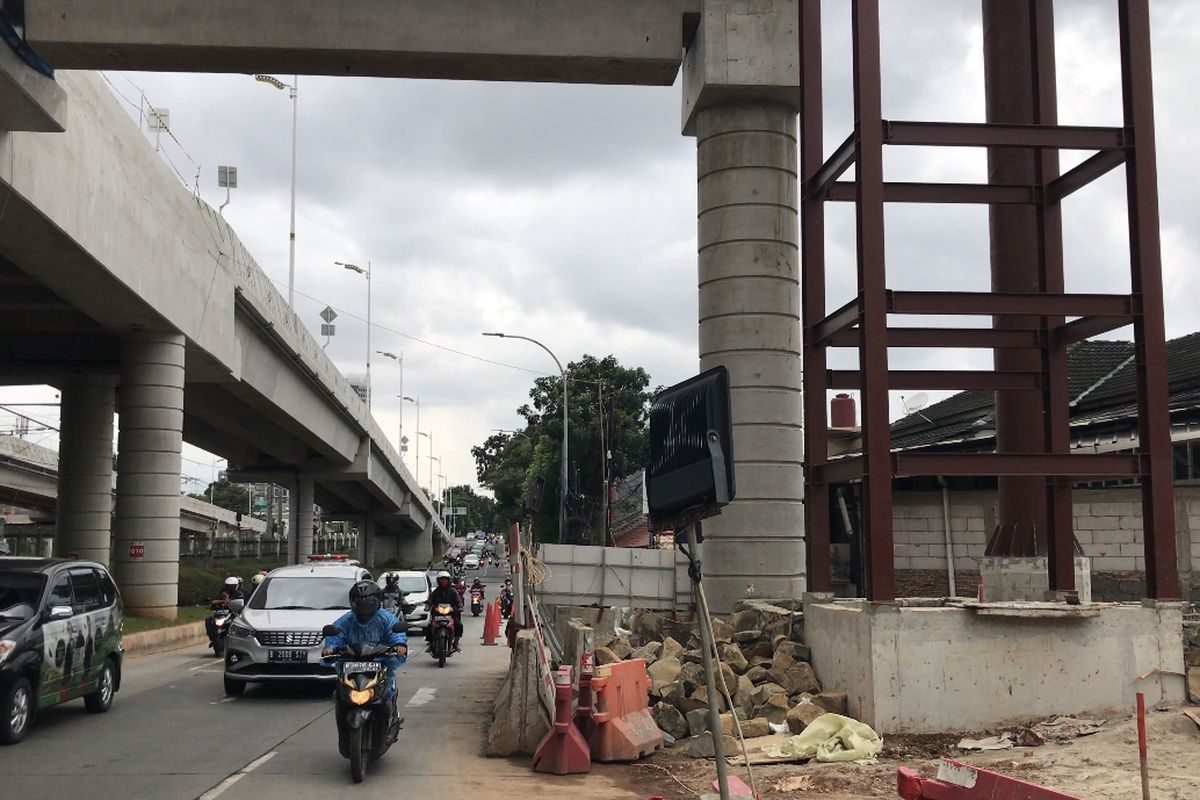 Fly Over Tanjung Barat di sisi Pasar Minggu, Jakarta Selatan.