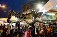 Menonton Wayang di Pasar Imlek Semawis