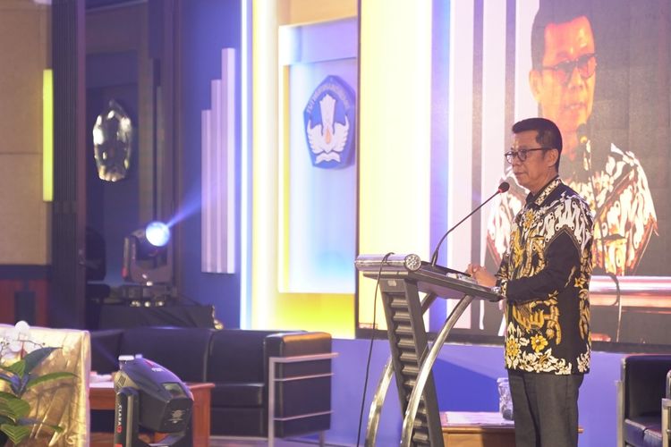 Direktur Sekolah Menengah Kejuruan (SMK) Kemendikbud Ristek, Wardani Sugiyanto saat membuka acara Gebyar Karya Vokasi BBPPMPV BMTI tahun 2023 di Cimahi, Jawa Barat, Rabu (27/12/2023).