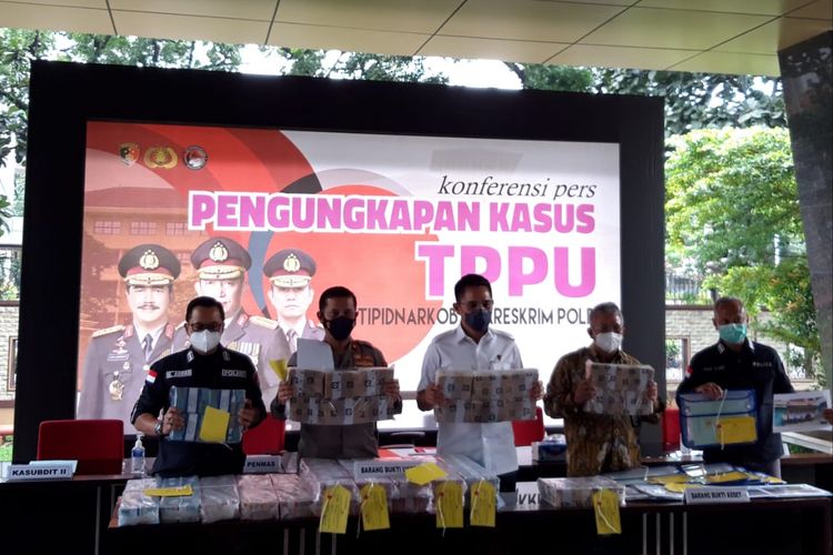 Konferensi pers terkait pengungkapan Tindak Pidana Pencucian Uang (TPPU) atau money laundering hasil peredaran narkotika di Bareskrim Mabes Polri, Jakarta, Kamis (15/12/2021).
