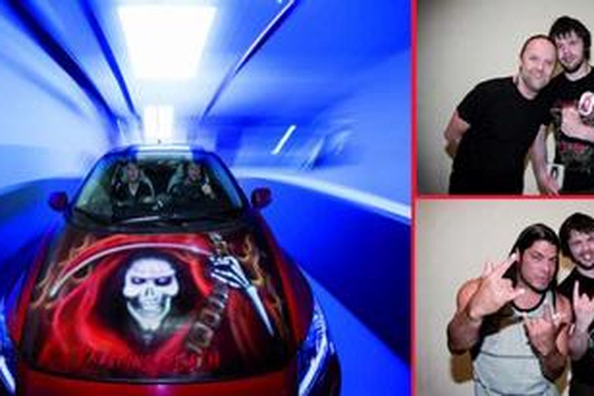 Tom Green mengendarai CR-Z ke Portugal kiri. Tom Green bersama personil Metallica