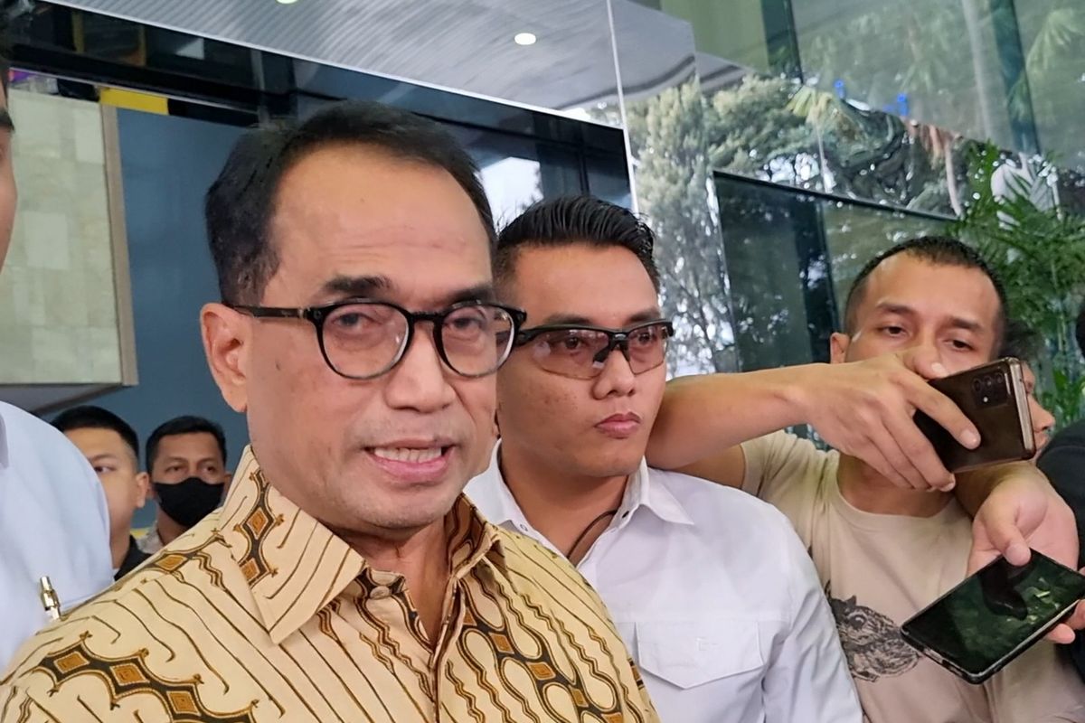 Menteri Perhubungan Budi Karya Sumadi menyampaikan terima kasih kepada KPK setelah diperiksa penyidik sekitar 10 jam, Rabu (26/7/2023).