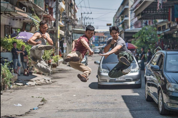 (Dari kiri) Tiger Hu Chen, Tony Jaa,  dan Iko Uwais dalam film Triple Threat