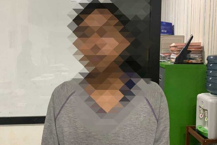 Kepolisian Resor Bogor, Jawa Barat, menangkap seorang pemuda berinisial EH (29) terkait kasus pencabulan anak di bawah umur yang terjadi di wilayah Kecamatan Kemang, Kabupaten Bogor.