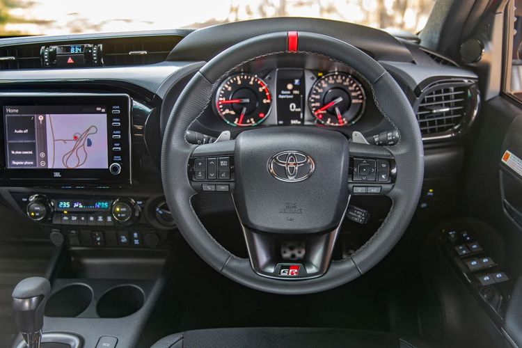 Interior Toyota Hilux GR Sport facelift