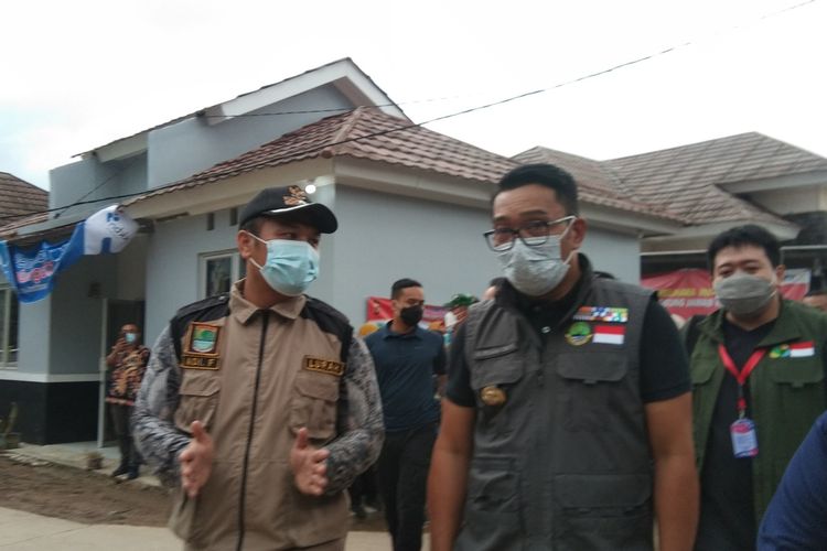 Gubernur Jawa Barat Ridwan Kamil saat meninjau kampung tangguh di Kelurahan Plawad, Kecamatan Karawang Timur, Kabupaten Karawang, Jumat (29/1/2021).