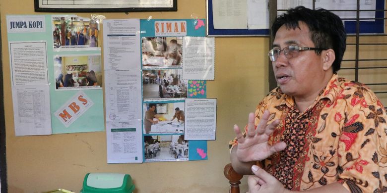 Agus Suparmanto, Kepala Sekolah SMPN 4 Tenggarong, Kutai Kartanegara, Kalimantan Timur, menjelaskan Penerapan Manajemen Berbasis Sekolah (MBS) yang sudah diterapkan di sekolahnya.