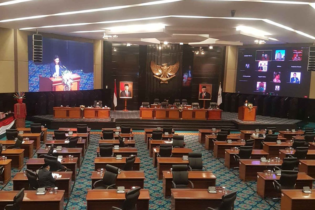 Suasana rapat paripurna DPRD DKI Jakarta, pada Jumat (27/11/2020). Rapat kali ini memiliki agenda pembahasan penyampaian pemandangan umum fraksi-fraksi terhadap Raperda Provinsi DKI Jakarta tentang Anggaran Pendapatan dan Belanja Daerah Provinsi DKI Jakarta Tahun Anggaran 2021.