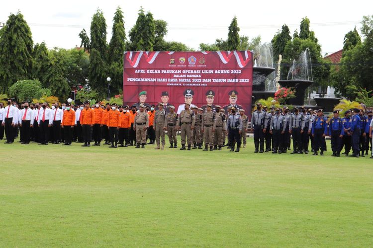 Apel gelar pasukan operasi pengamanan Natal dan Tahun Baru, Kamis (22/12/2022) di Lapangan Taman Kota Singaraja, Bali.
