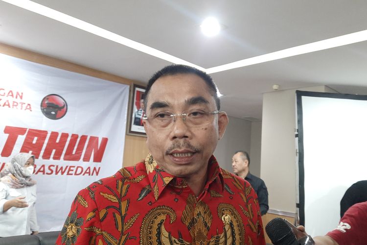 Ketua Fraksi PDI-P DPRD DKI Gembong Warsono di Gedung DPRD DKI, Kamis (13/10/2022).