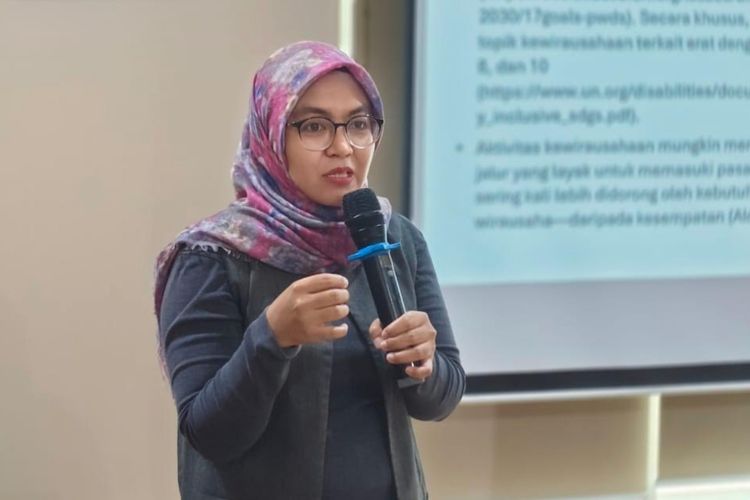 Grisna Anggadwita, aktif melakukan penelitian dan pendampingan di kalangan minoritas termasuk penyandang disabilitas