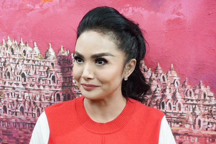 Diva pop Krisdayanti ditemui di DPP PDI Perjuangan di Menteng, Jakarta Pusat, Senin (30/7/2018).