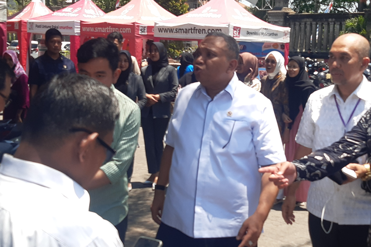Sekretaris Jenderal (Sekjen) Partai Bulan Bintang (PBB) Afriansyah Noor bersama Wali Kota Solo Gibran Rakabuming Raka di Solo, Jawa Tengah, Selasa (26/9/2023).