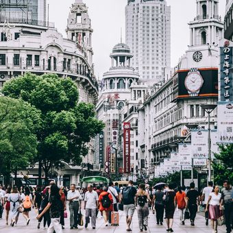 Ilustrasi pemandangan di Nanjing Road, Shanghai, China. 