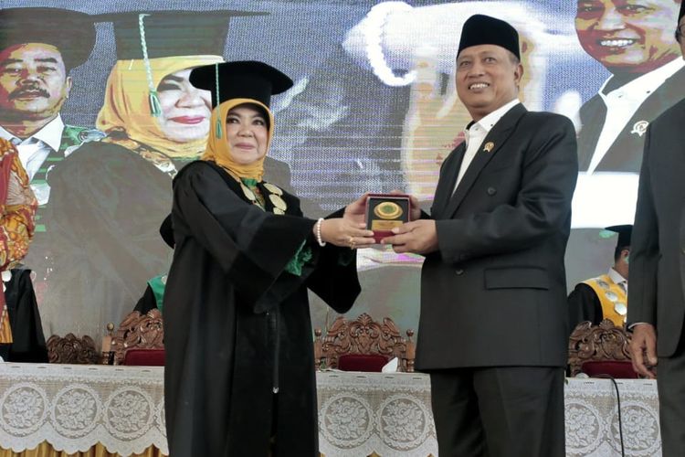 Menristekdikti Mohamad Nasir dalam Wisuda Sekolah Tinggi Keguruan dan Ilmu Pendidikan Persatuan Guru Republik Indonesia (STKIP PGRI) Jombang (20/4/2019).