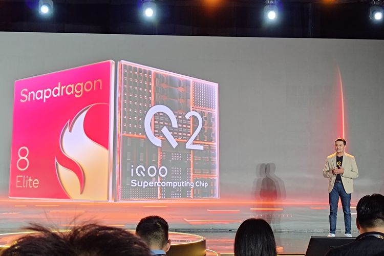 iQoo 13 ditenagai dengan chipset Snapdragon 8 Elite dan Supercomputing chip Q2 yang dikembangkan oleh iQoo