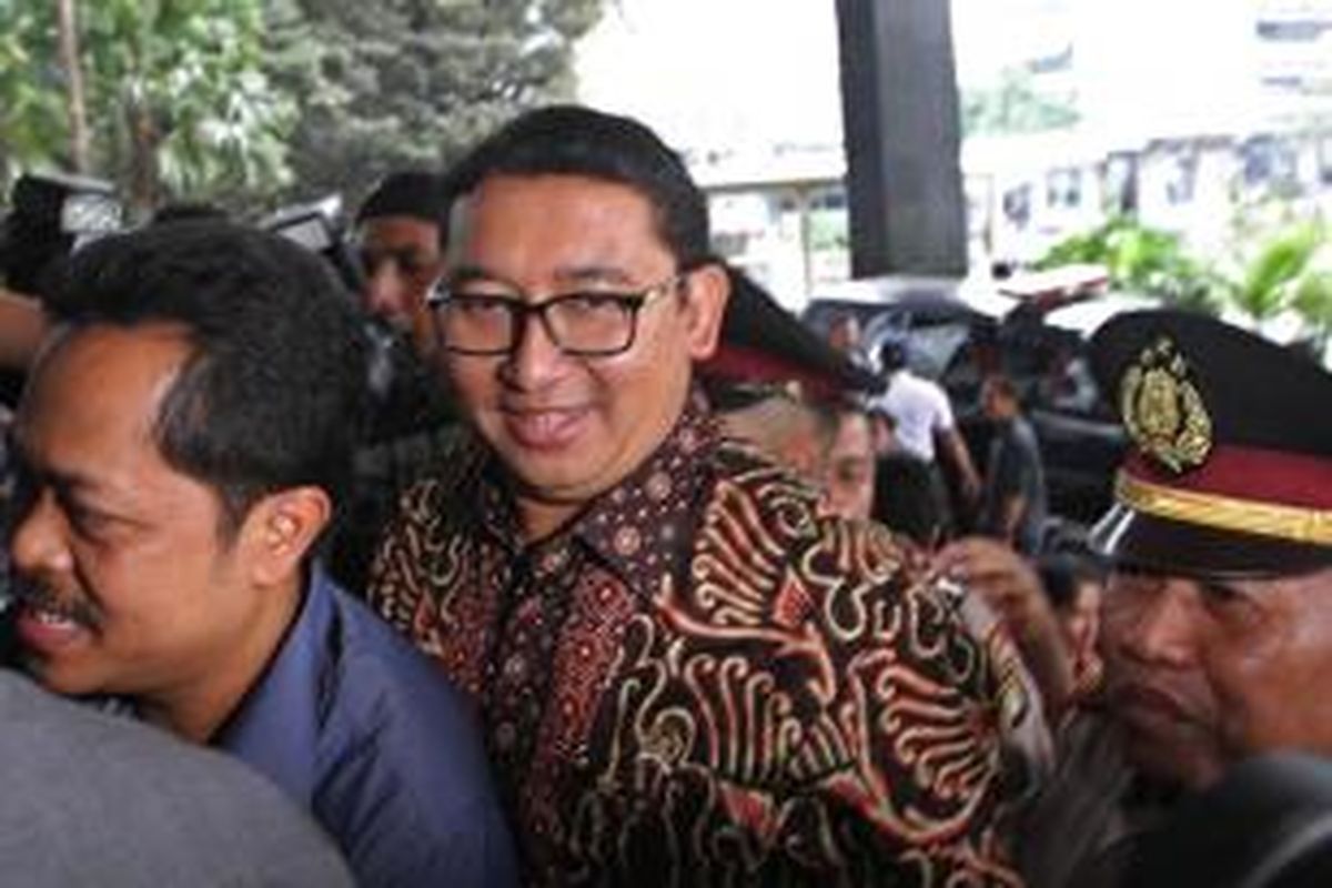 Wakil Ketua DPR Fadli Zon tiba di kantor Komisi Pemberantasan Korupsi (KPK), Jakarta Selatan, Senin (12/10/2015).