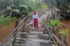 Jembatan Lapuk, Anak-anak di Indragiri Hilir ke Sekolah Tantang Bahaya